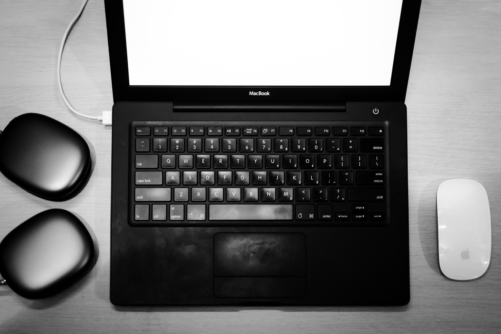 My 2006 MacBook 2,1 with beautifully worn keys